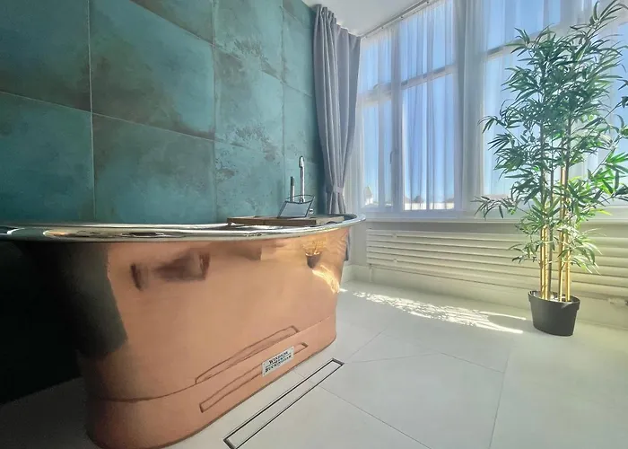 Alice - By Coastline Retreats - Balcony - Alice In Wonderland Themed Secret Room - Luxury Copper Bath In Master Bedroom